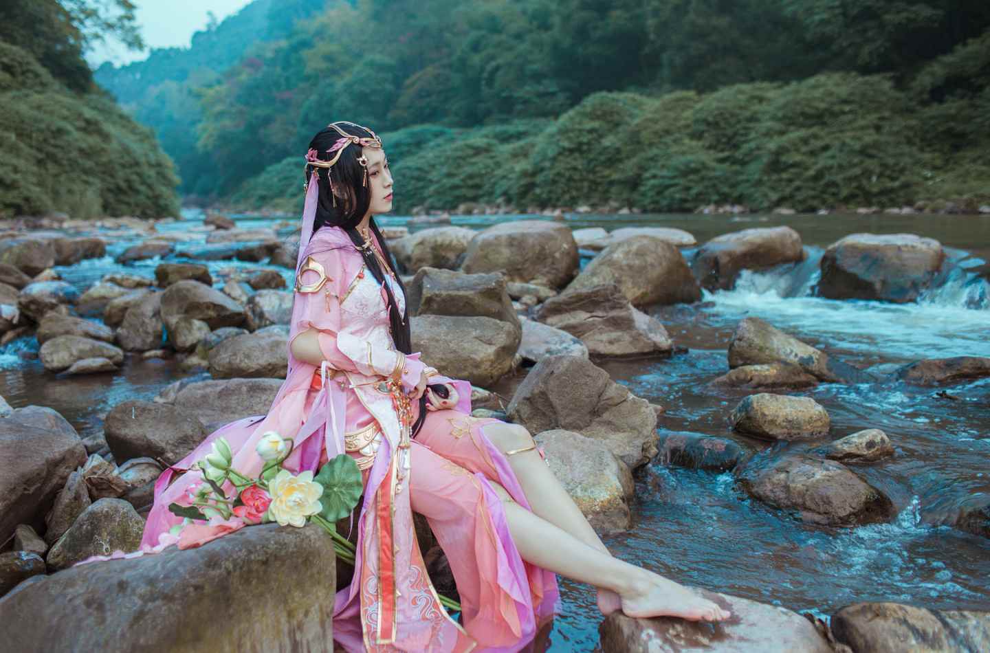 《汉服第818期》一船星月坐听香七秀.雪河
