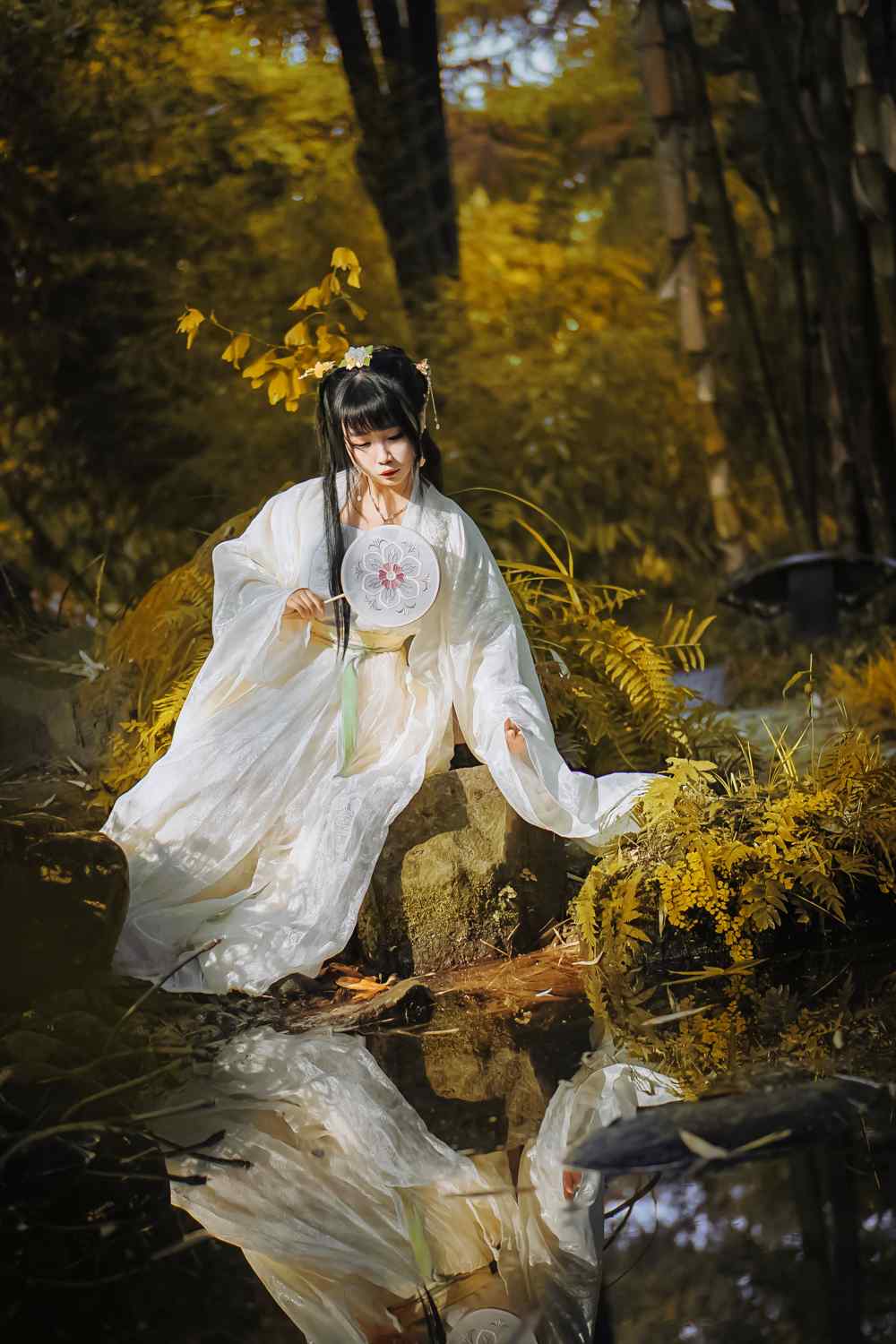 《汉服第359期》汉服私影  青山绿水，白草红叶黄花