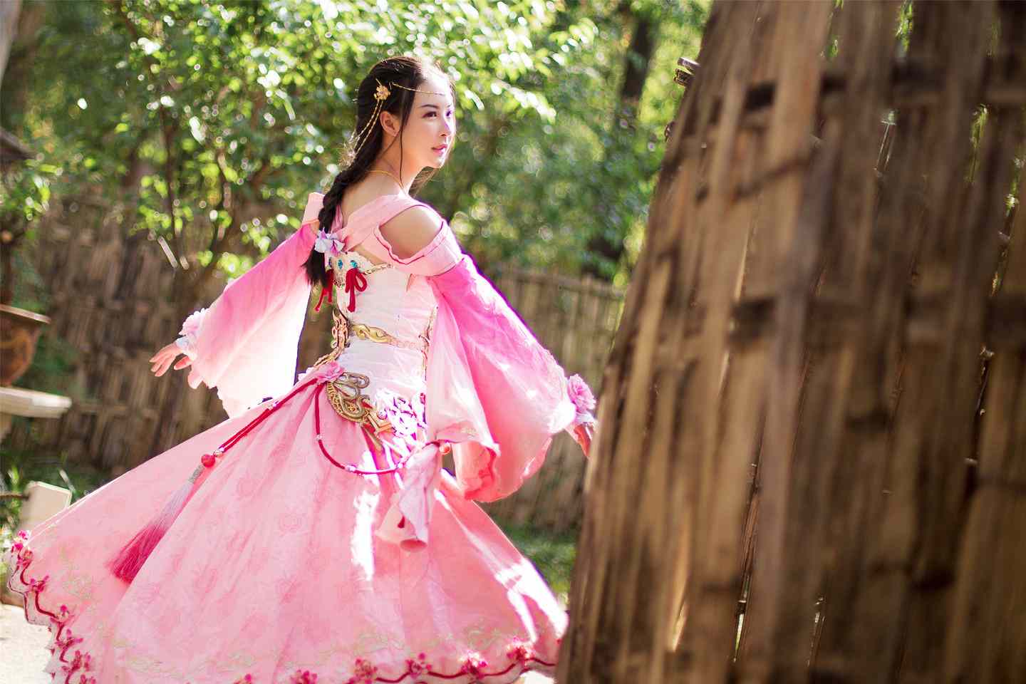 《汉服第736期》天涯明月刀&天香&芳姿盈袖&海报版