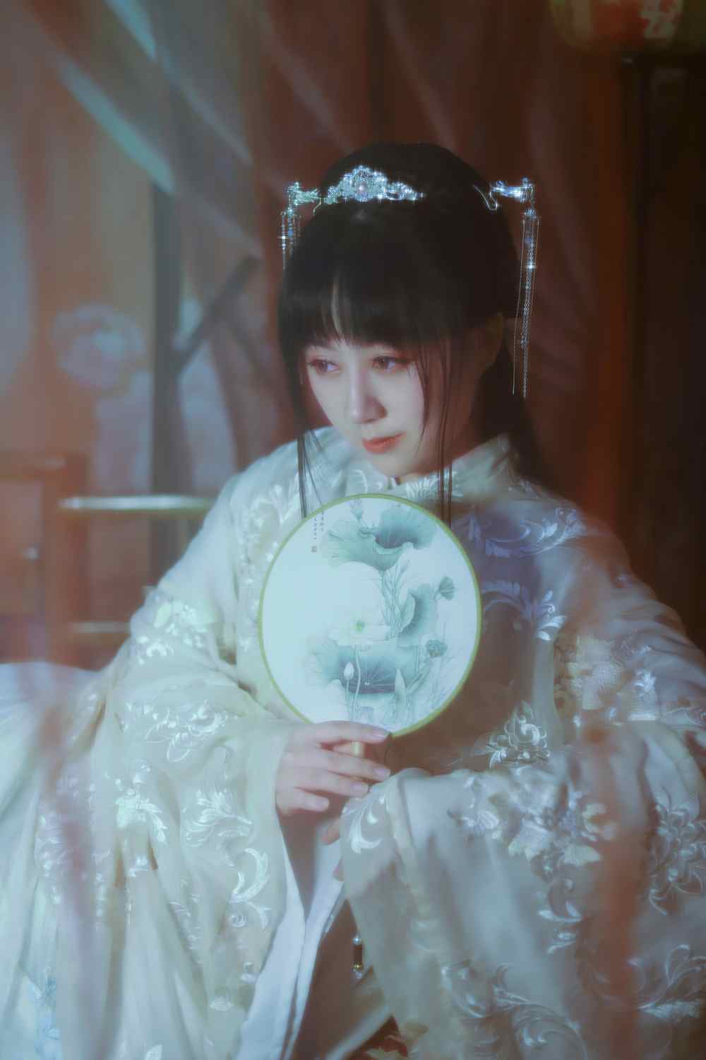 《汉服第339期》汉服 对镜贴花黄