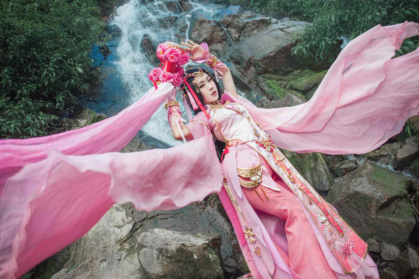 《汉服第818期》一船星月坐听香七秀.雪河