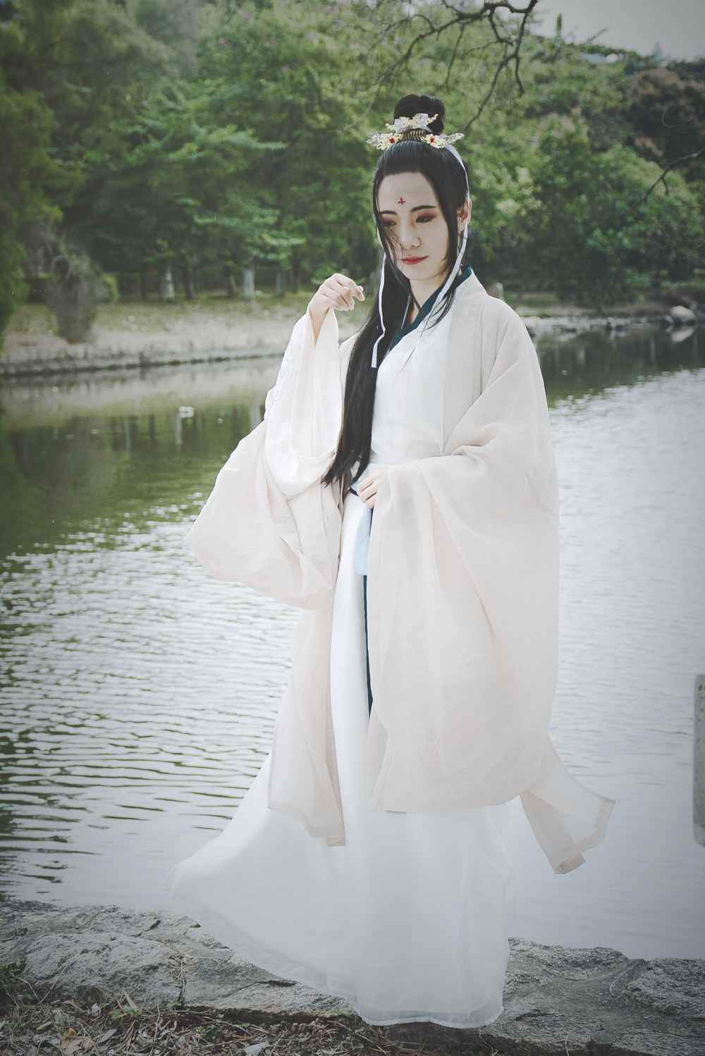 《汉服第351期》汉服西城湖畔