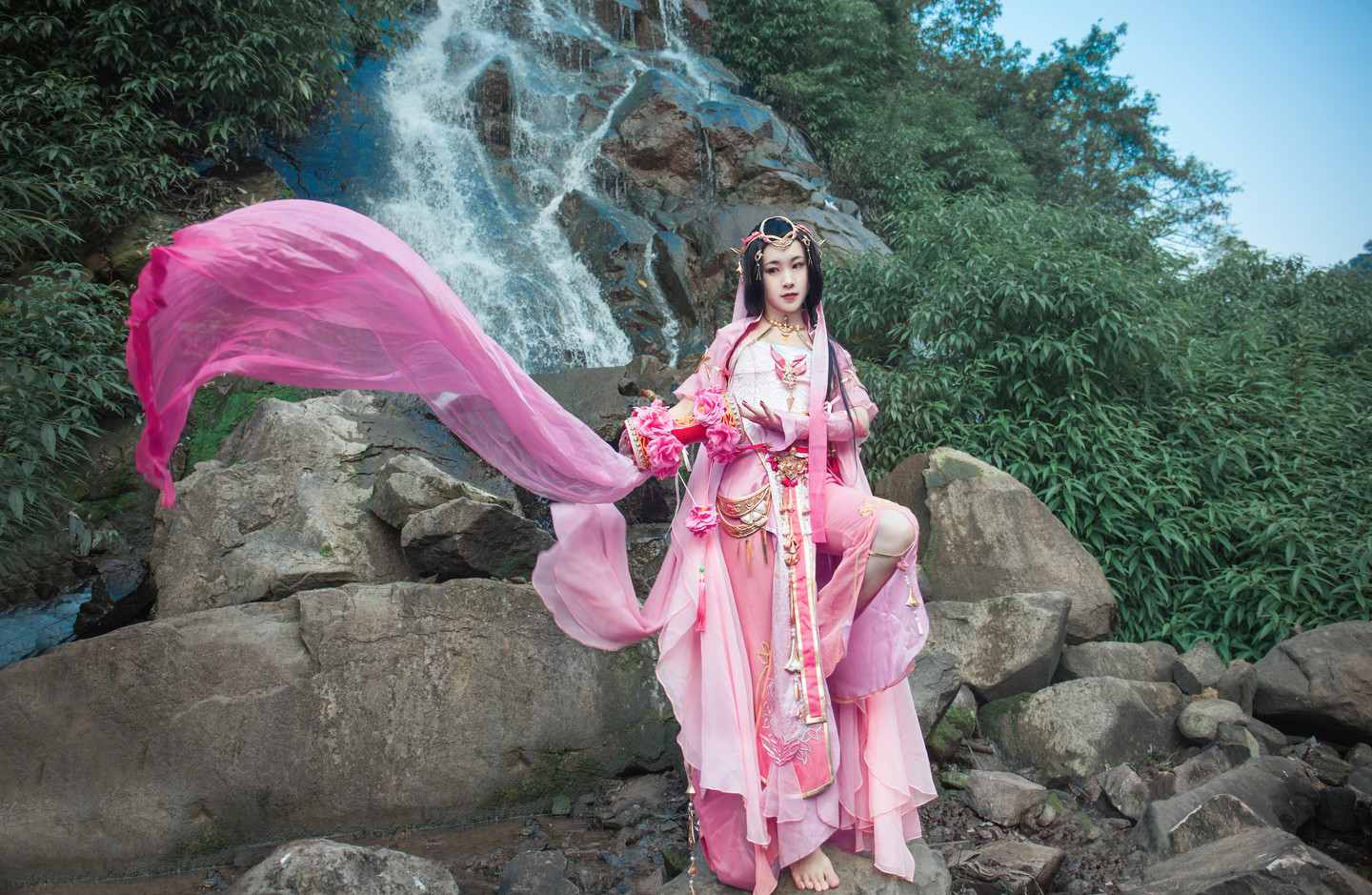 《汉服第818期》一船星月坐听香七秀.雪河