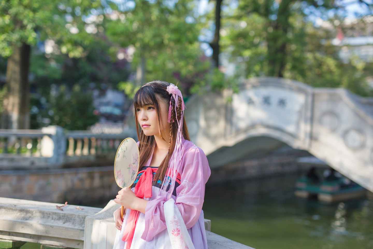 《汉服第620期》日丽百草也多情