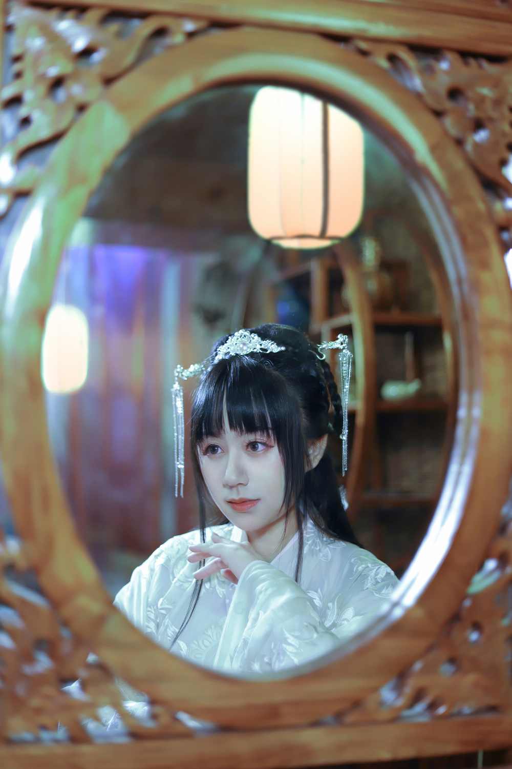 《汉服第339期》汉服 对镜贴花黄