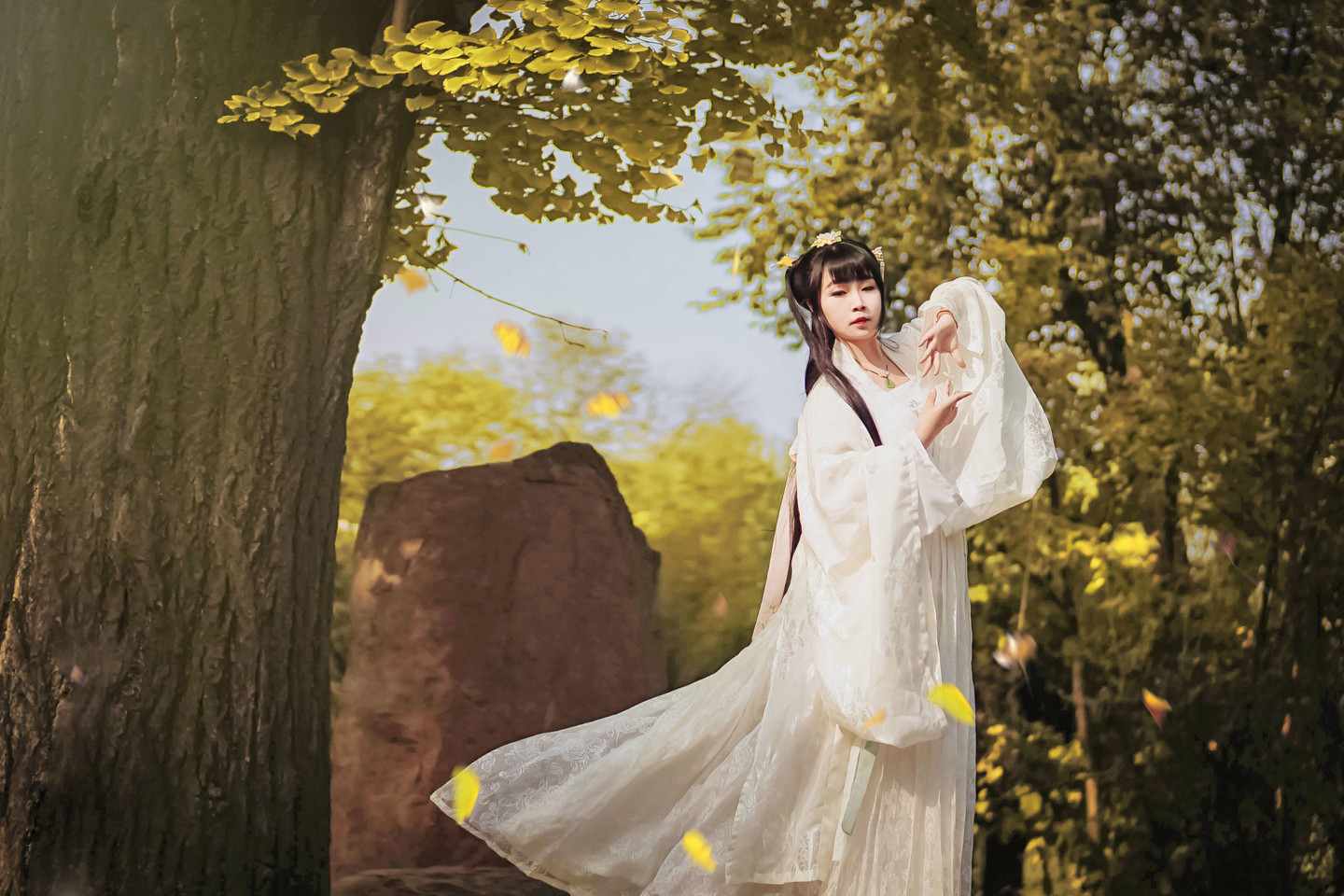 《汉服第359期》汉服私影  青山绿水，白草红叶黄花