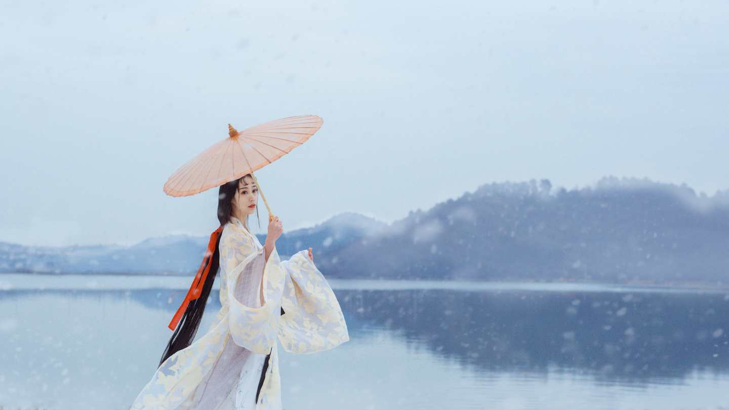 《汉服第591期》经年雪景