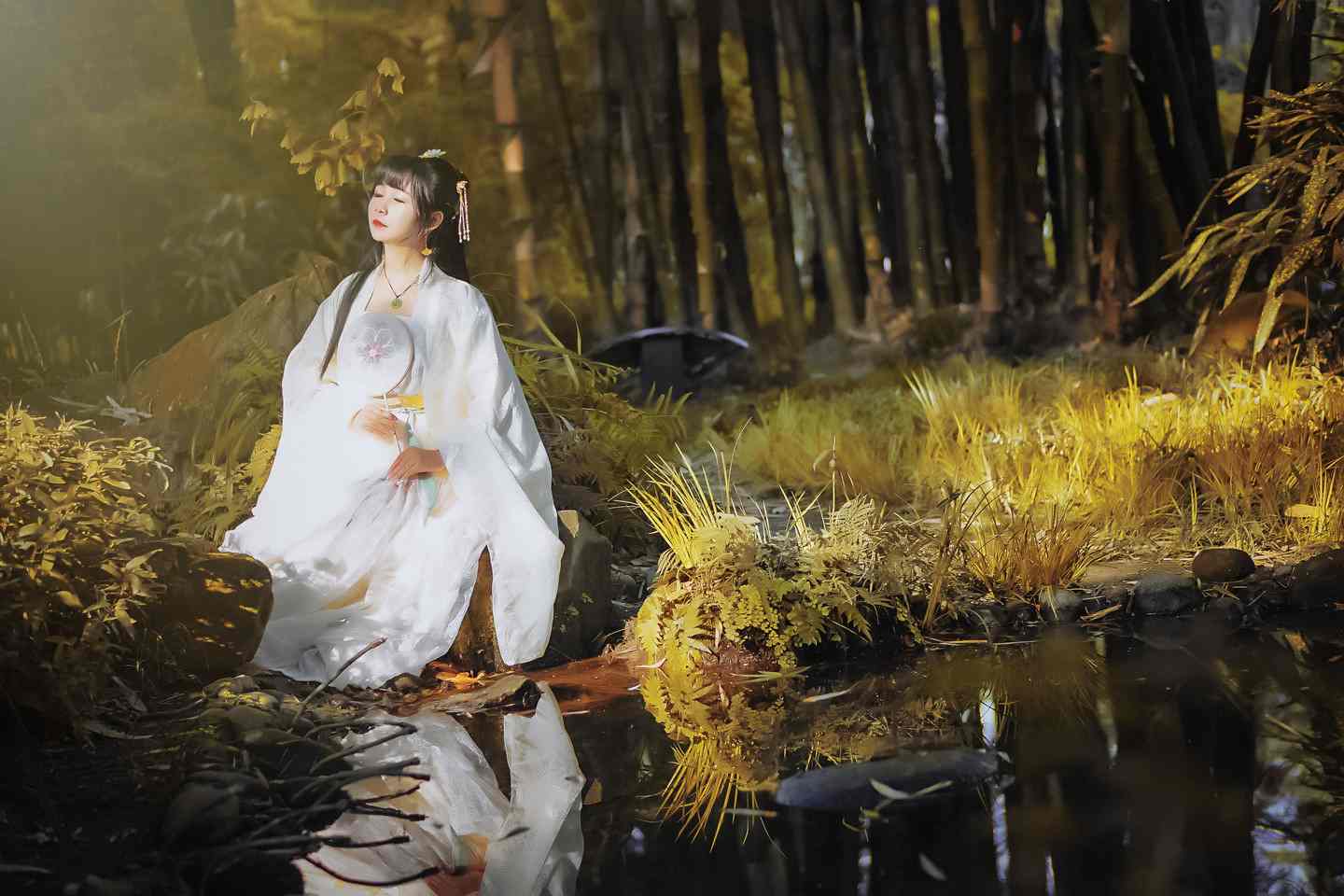 《汉服第359期》汉服私影  青山绿水，白草红叶黄花