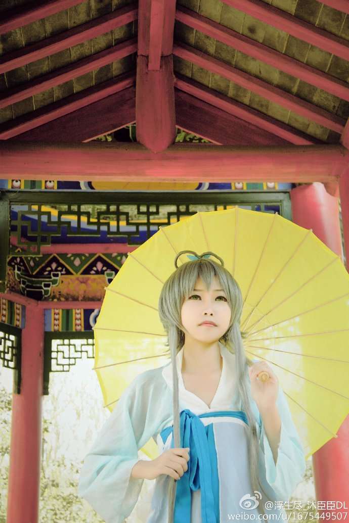 《汉服第815期》问春来发几枝问何物最寻常最相思