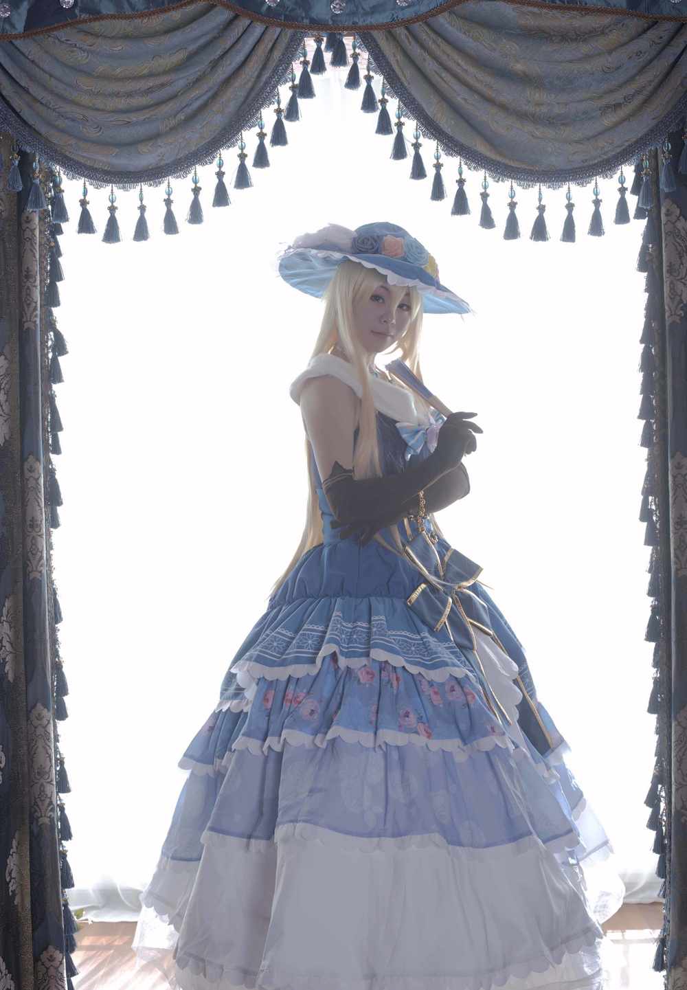 《C站·lolita·第381期》白雪公主的觉醒今天穿不穿丝袜呢？