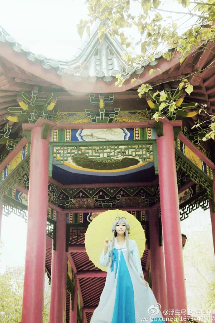 《汉服第815期》问春来发几枝问何物最寻常最相思