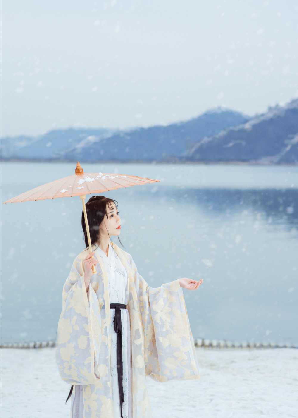 《汉服第591期》经年雪景