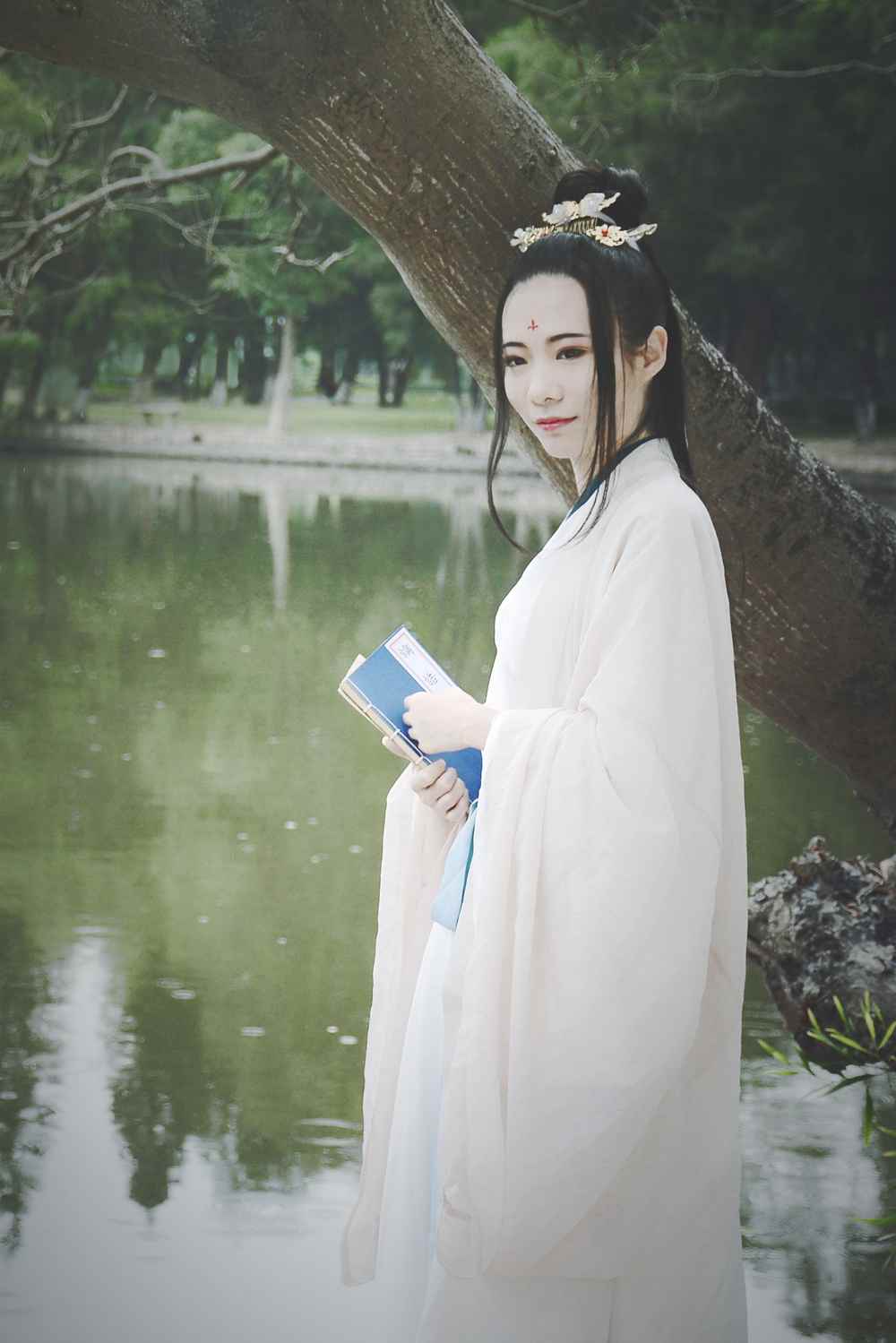 《汉服第351期》汉服西城湖畔