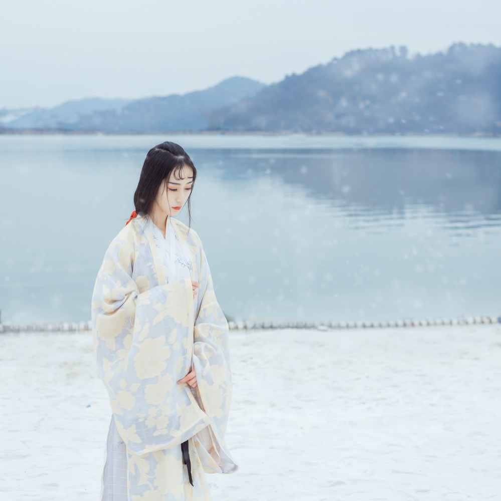 《汉服第591期》经年雪景