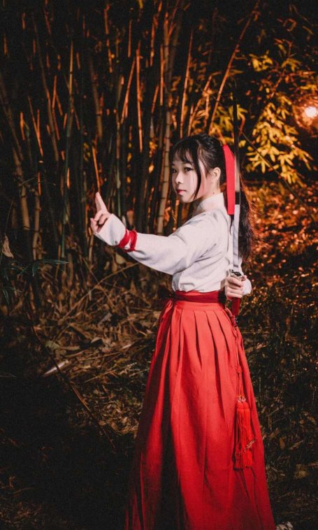 《汉服第779期》小姐姐来一杯二锅头呛得眼泪流