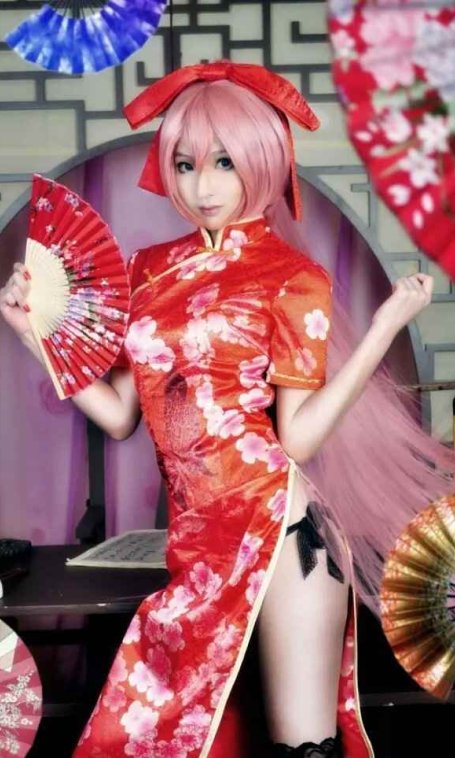 《汉服第781期》巡音小姐姐又出黑丝旗袍装大小姐孙尚香寝室等待着刘哥哥的到来