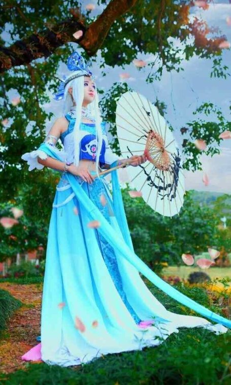 《汉服第684期》秦时明月雪女